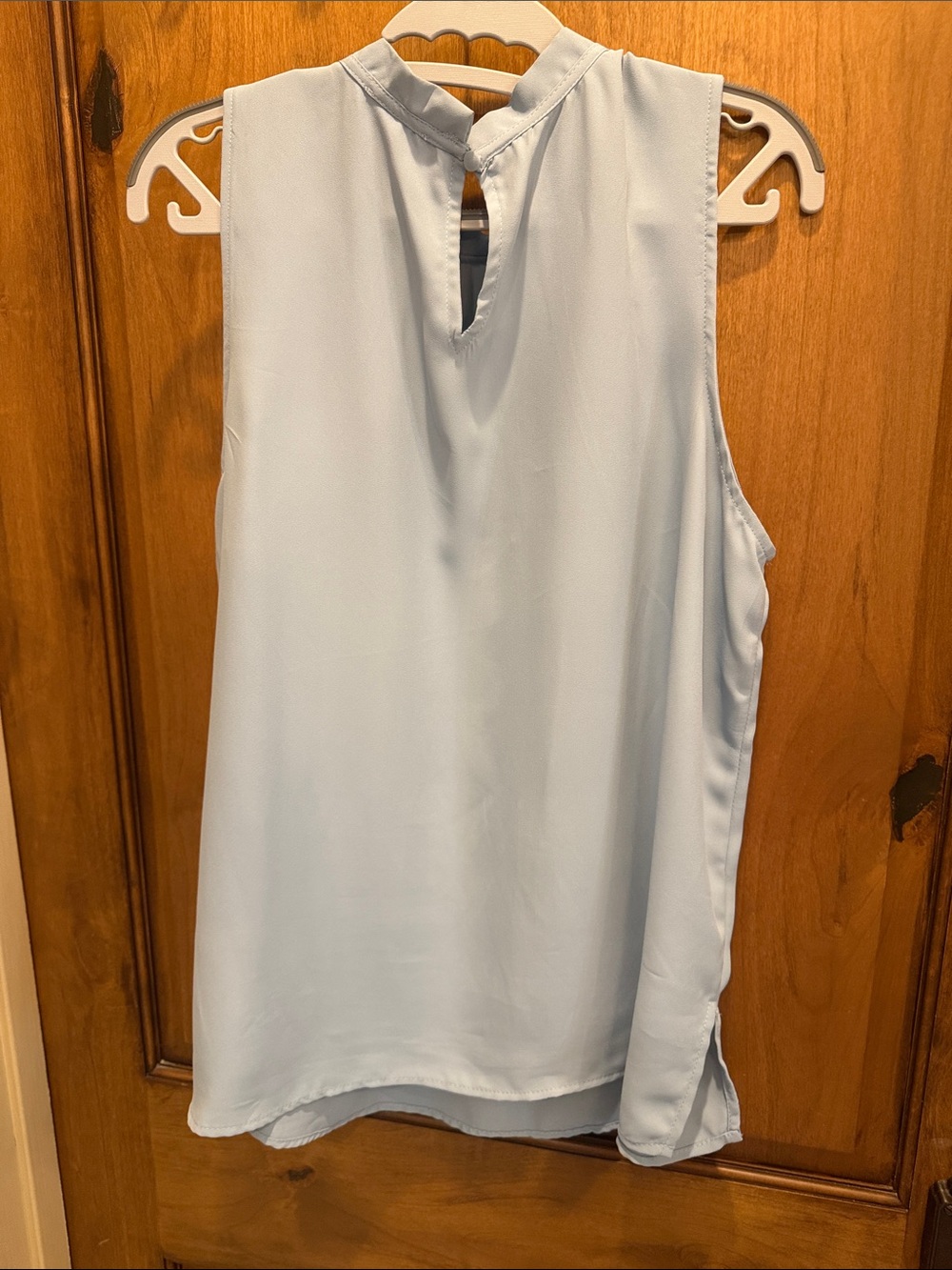 Vince Camuto Pale Blue Pleated Sleeveless Blouse - Picture 3 of 6